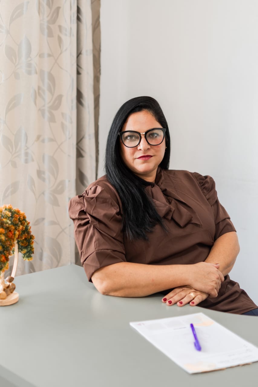 Lais Linazzi, psicóloga clínica especializada em psicanálise — corpo técnico da Atalaia Corporativo